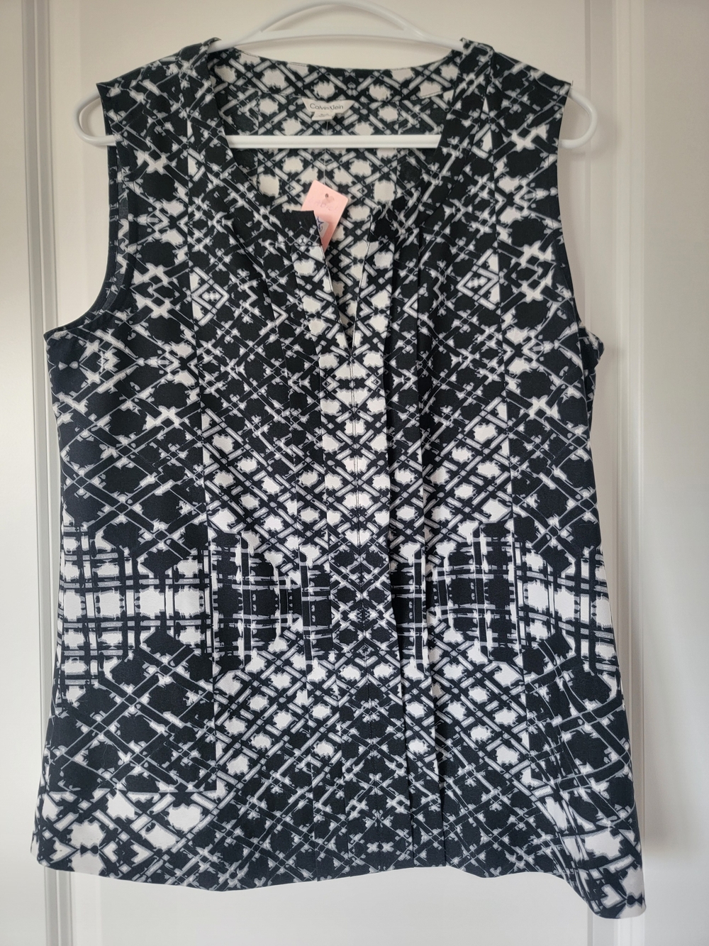 Calvin Klein Black and White Geometric Sleeveless Camisole